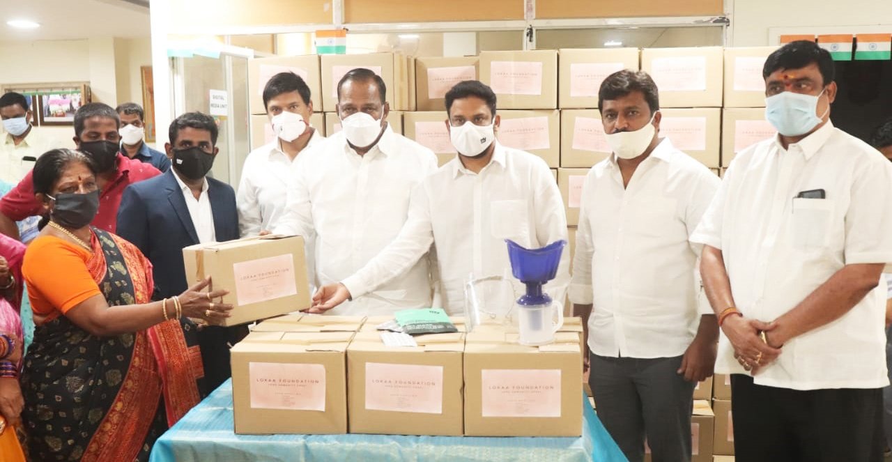 Lokaa Foundation distributes 5000 "lifesaving covid safety kits" n worth Rs 900 each across Telangana to Isolation Centers meant for Covid Positives