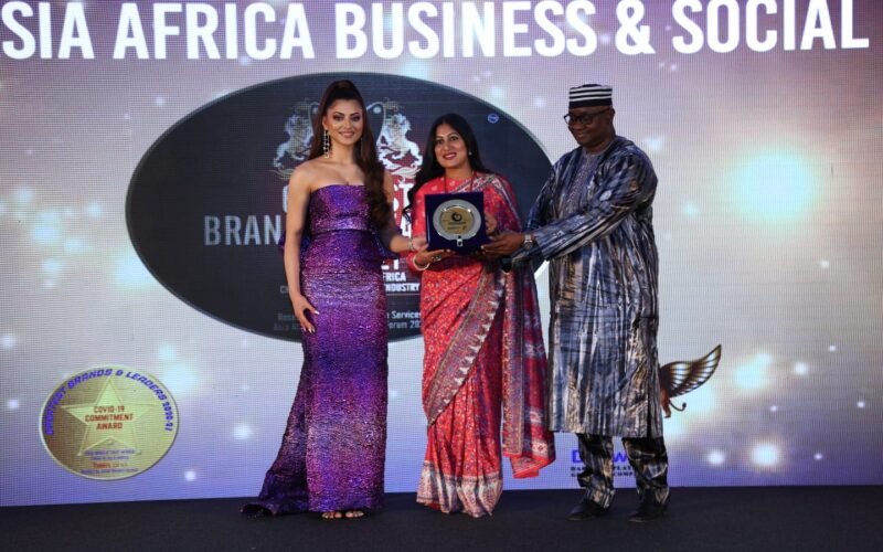 Bong woman receives the Black Swan Award for “Women Empowerment” in UAE